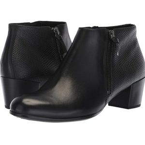 NWOT Ecco Leather Booties